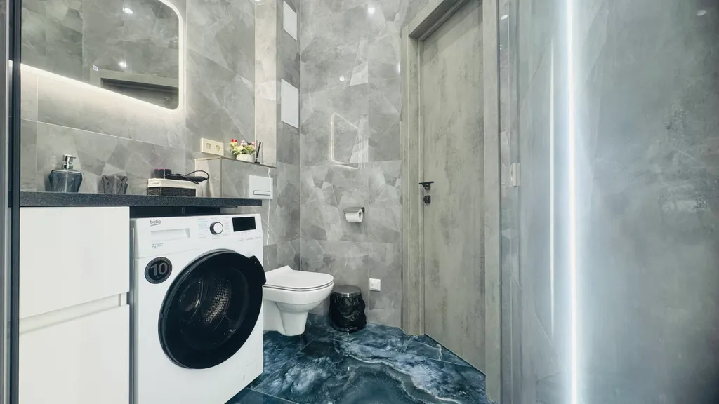 Студия скай класса в стиле модерн с панорамным видом на город