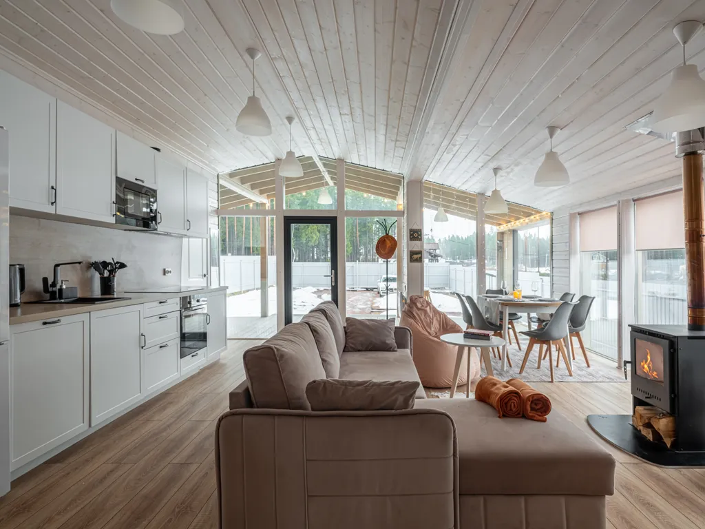 Семейный дом с камином