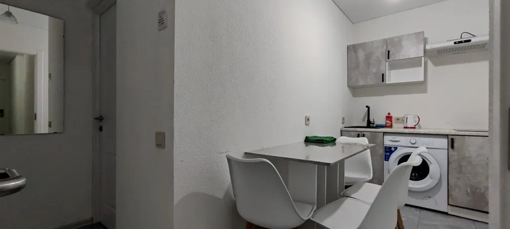 Квартира Квартира 2комн. Апарт автоном. Отоплен, кухня, стирка, балконы, изолированные спальни — Судак