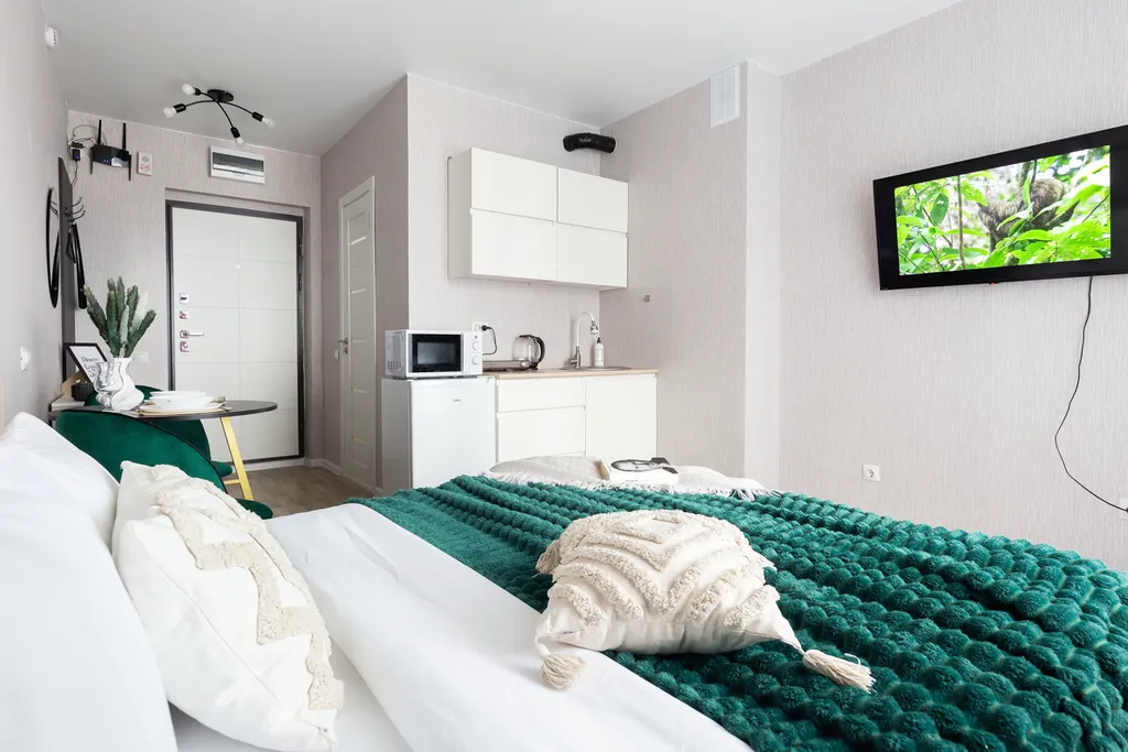 Изумрудная студия с гамаком в новом доме в экологически чистом районе