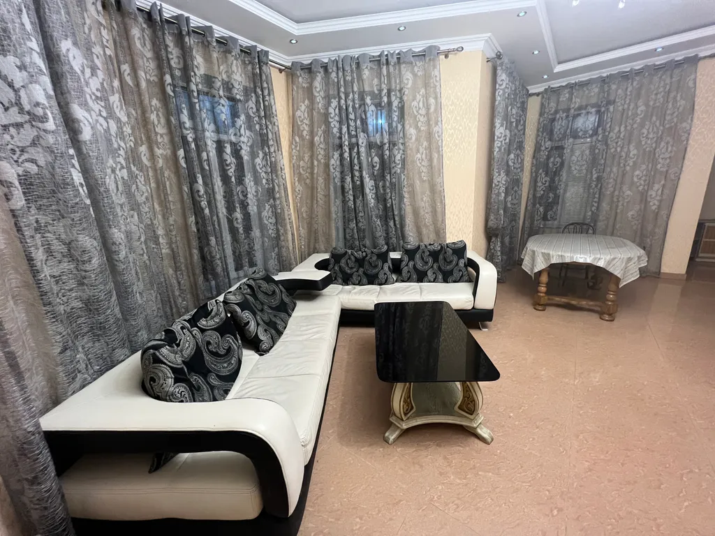 Большой дом в 10 метрах от моря