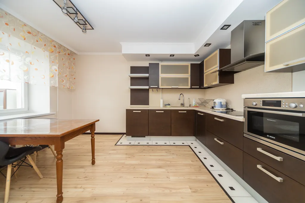 Бoльшая 3-комнaтнaя кваpтира в центре города