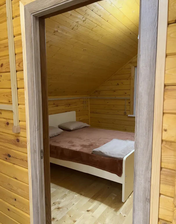 Деревянный коттедж на берегу Каспийского моря