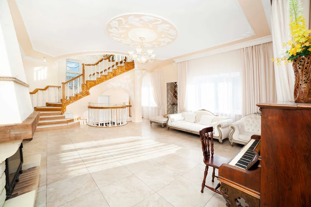 Замок на берегу каскада озер в Новой Москве