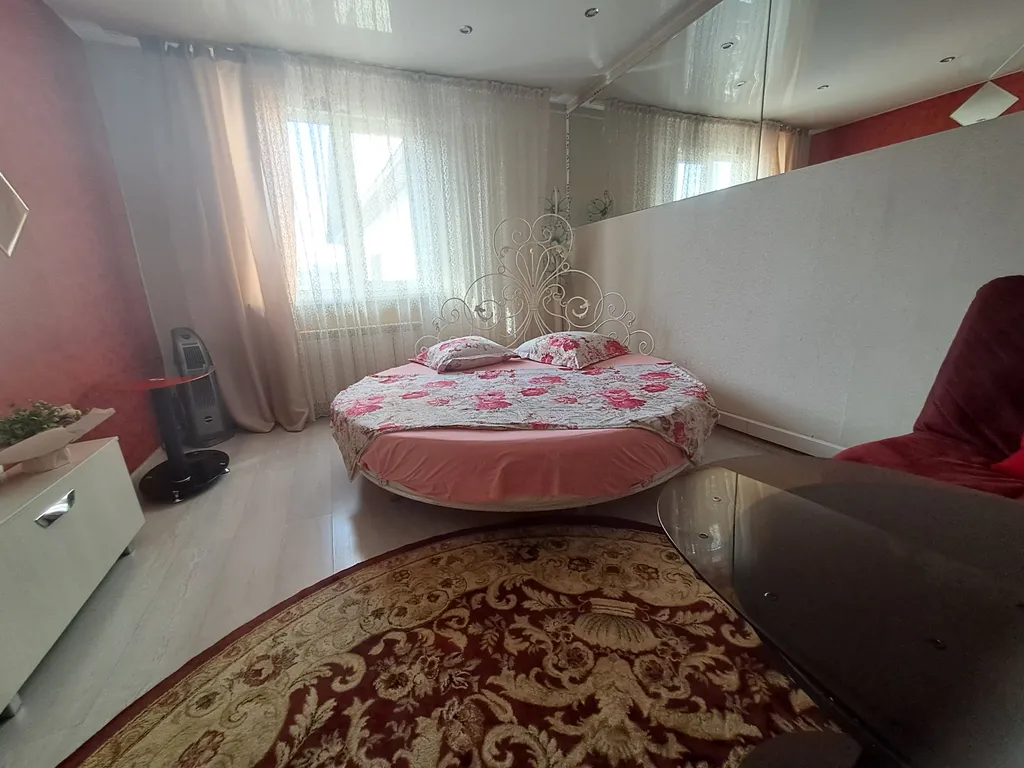 Квартира 1-комнатная квартира с кондиционером и джакузи с дизайнерским ремонтом — Барнаул