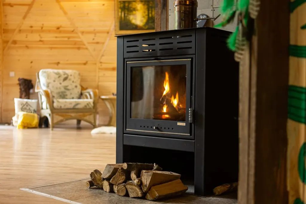 Купольный дом для большой компании с шикарным фруктовым садом