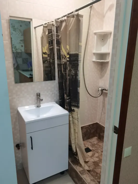 Домик у моря на троих