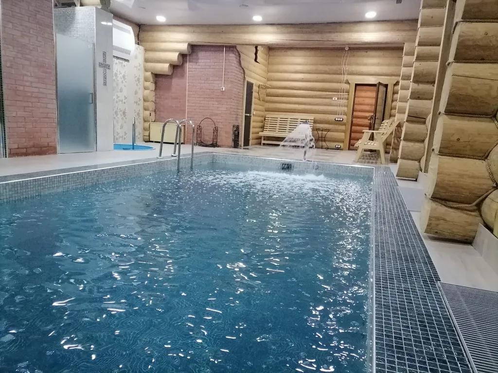 Уютный коттедж из бруса с бассейном