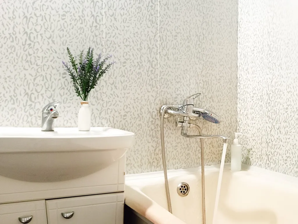 Центр, кровать, два дивана, теплая, чистая квартира