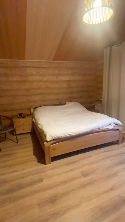 Загородный дом в лесу у реки