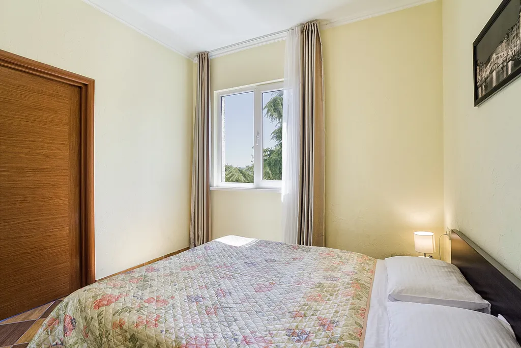 Апартаменты с спальней и видом на море