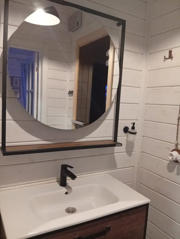 Уютный домик с видом на озеро