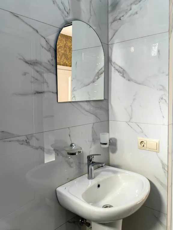 Апартаменты в светлых тонах с видом на горы