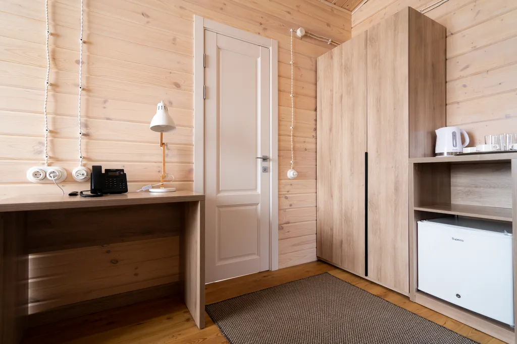 Двухместный стандарт с двуспальной кроватью и диваном