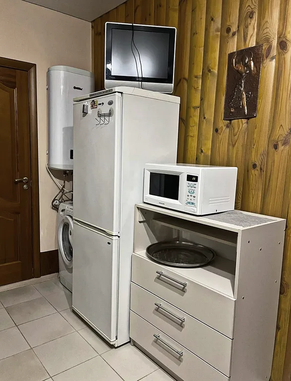 Дом у реки с видом на горы