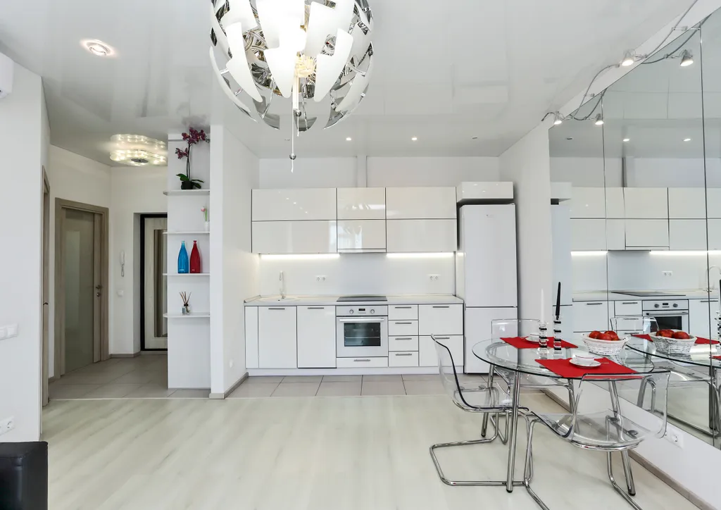 Красивая квартира в центре города с живописным видом на море