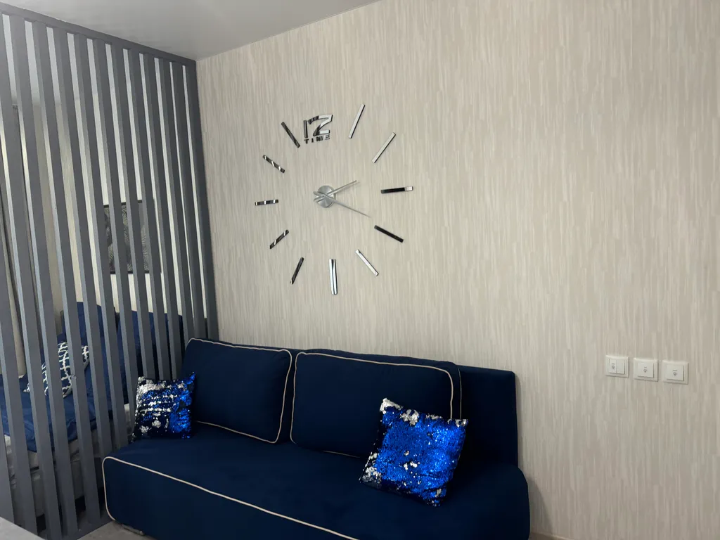 Студия с камином у парка