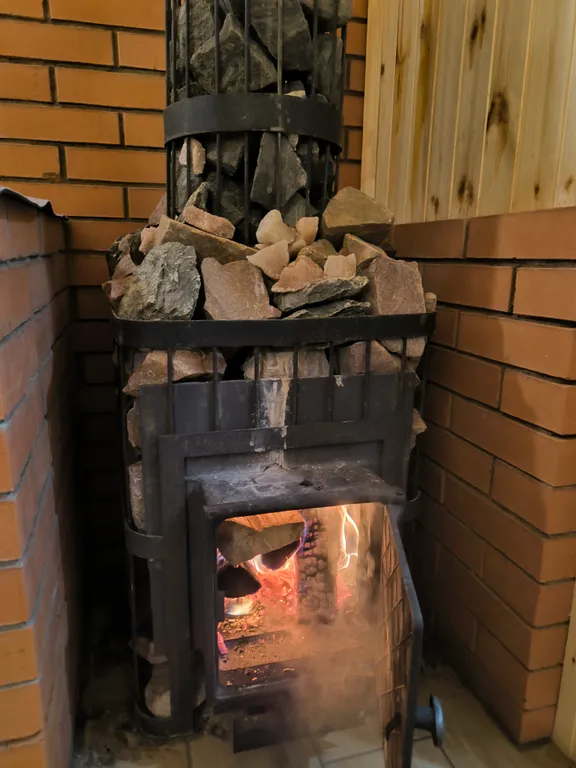 Современный коттедж в пригороде с баней и горячим чаном