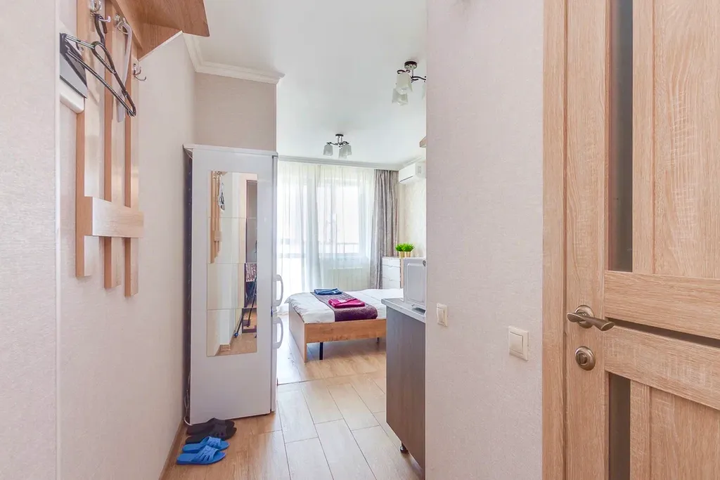 Уютная студия с большой лоджией в доме бизнес-класса