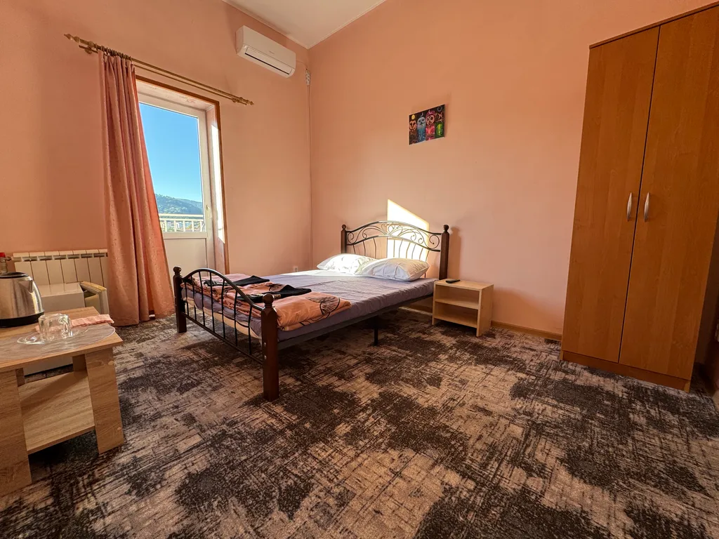 Уютный номер с видом на горы