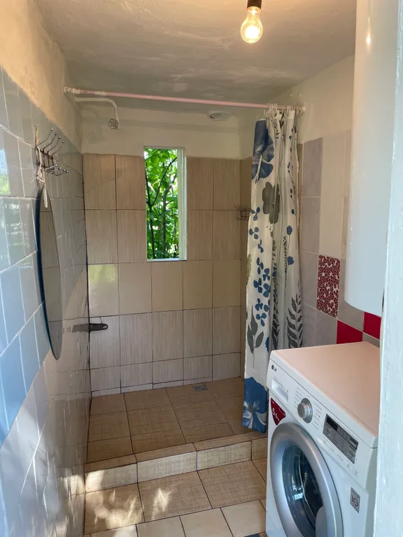 Коттедж 2-комнатный уютный дом с большим зеленым двором — Сухум