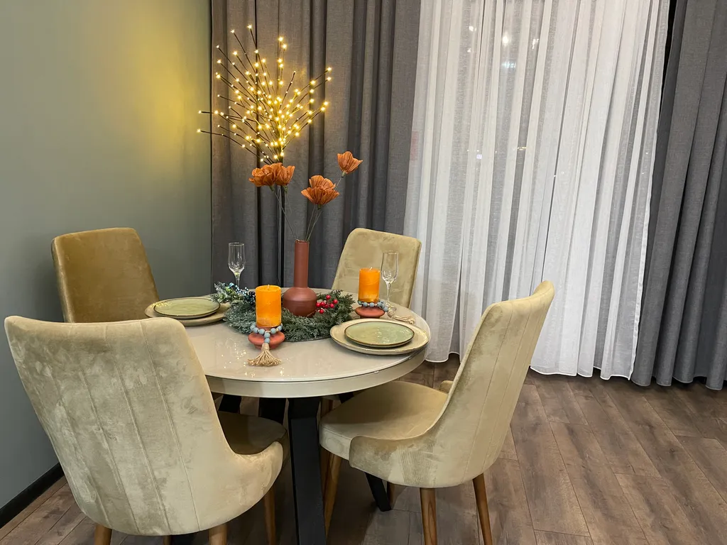 Stylish apartment with mountain and metro views