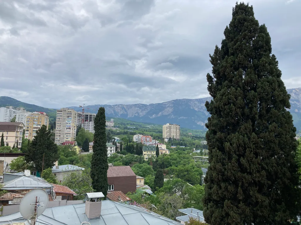 Двухкомнатная квартира с видом на горы