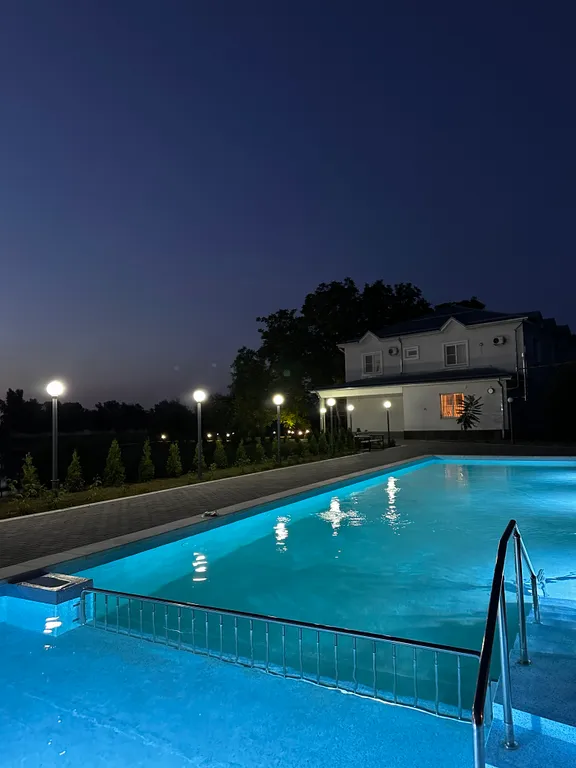 Загородный дом с бассейном