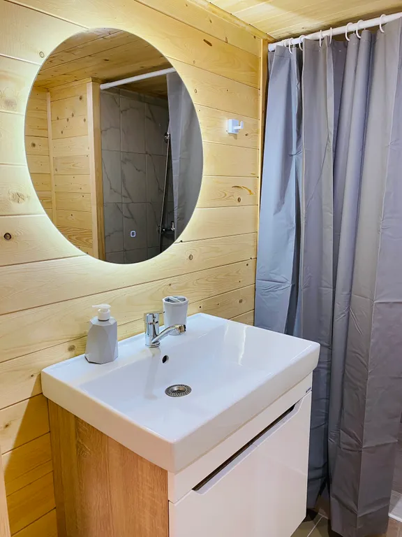 Дом Фэмэли - дом с 3-спальнями и просторной кухней-гостиной