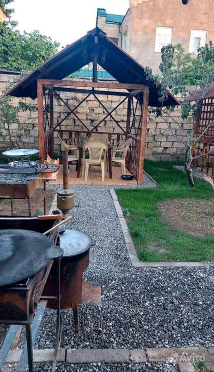 Дом с беседками