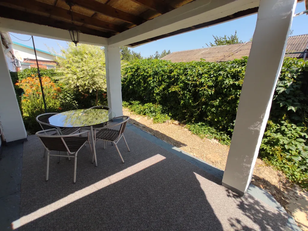 Коттедж Коттедж Двухкомнатные апартаменты с большой террасой — Камышеватская