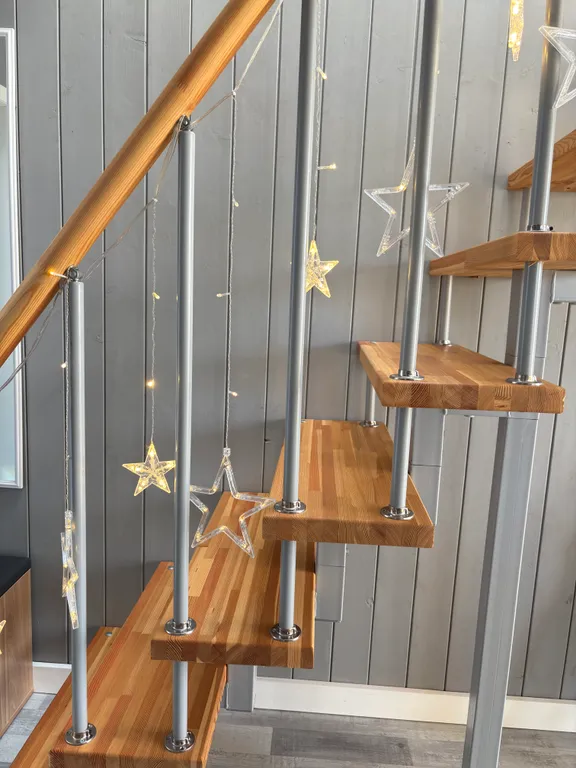 Дом с видом на море в лесу