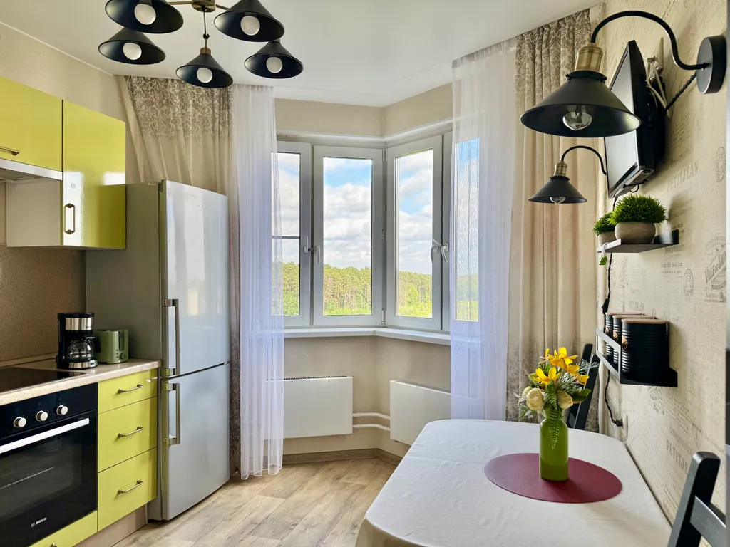 Семейная ретро квартира с видом на лес