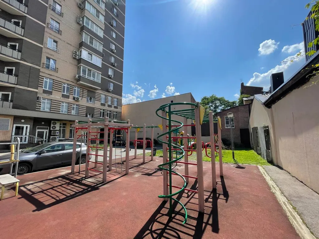 Стильная квартира с камином в центре города