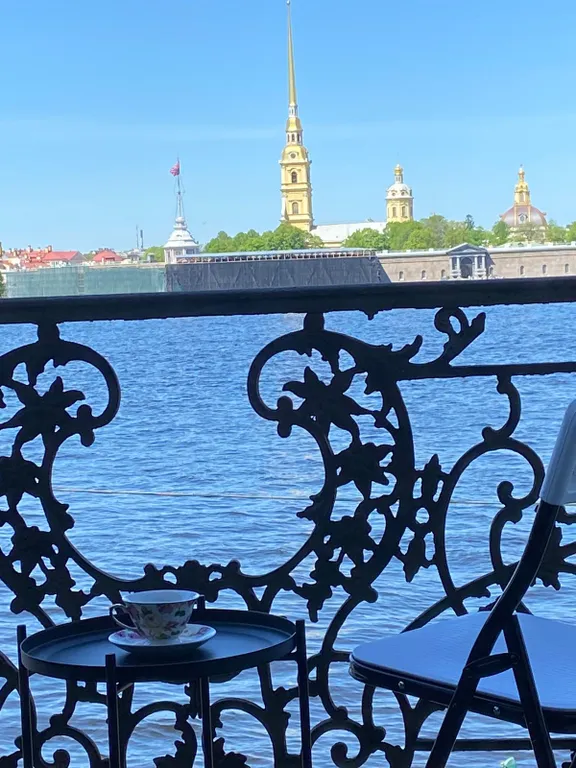 Квартира с шикарным видом на Неву, балкон, парковка