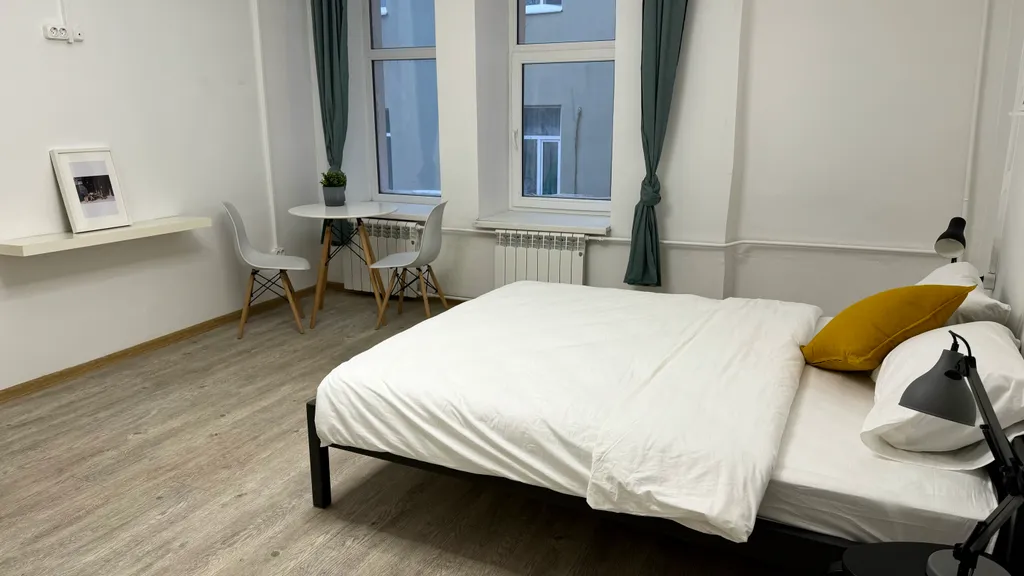 Большая и уютная комната у Московского Кремля