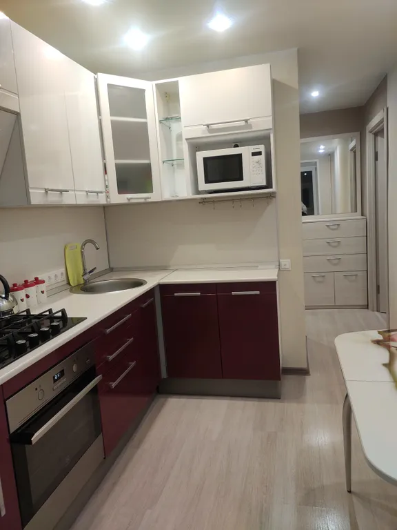 2-комнатная уютная и теплая квартира с хорошим ремонтом.