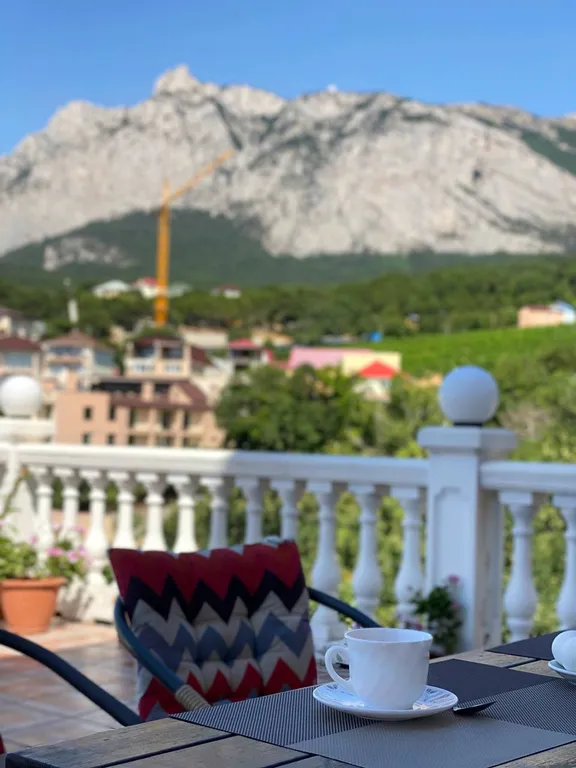 Дом с видом на гору Ай-Петри