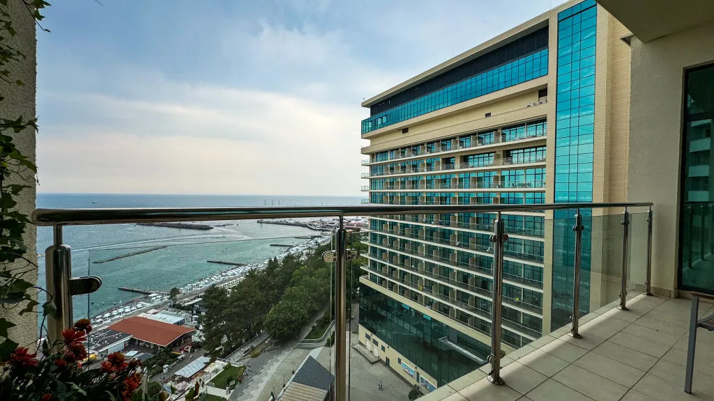 Апартамент 3-х спальный с балконами и панорамой моря