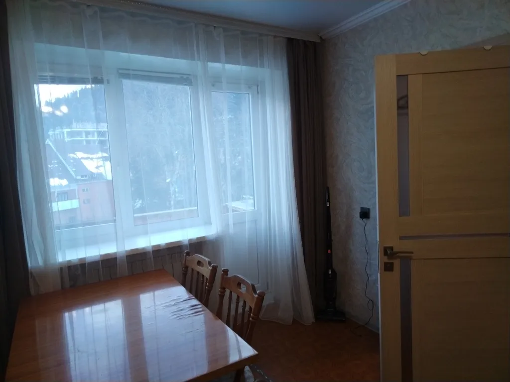 Двухкомнатная квартира на 5 человек с видом на горы