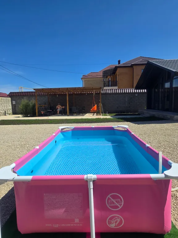 Дом коттедж в городе (в черте)