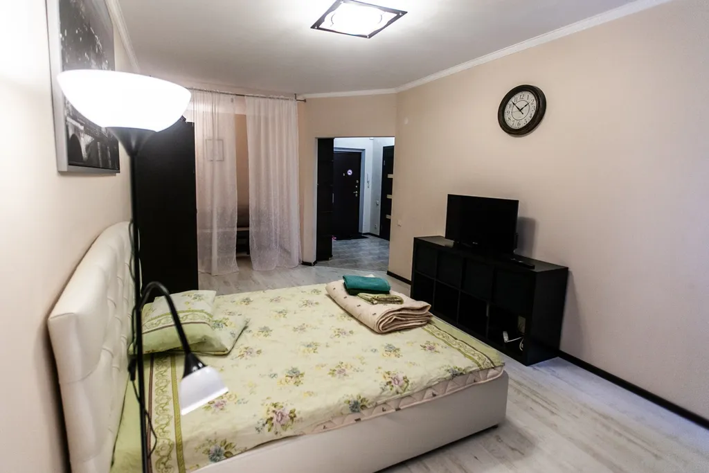 Просторная 1-комнатная квартира напротив ТЦ Обними - Курчатова 72 — аренда посуточно в Обнинск