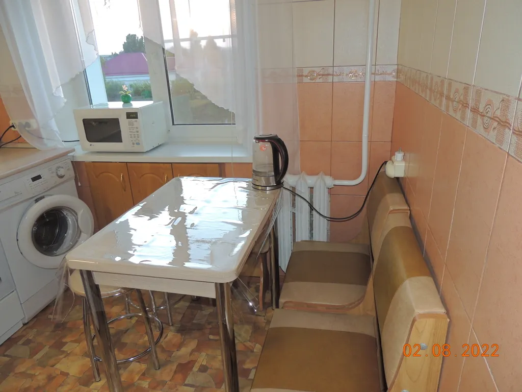 Уютно, возле набережной, вид на реку Волга