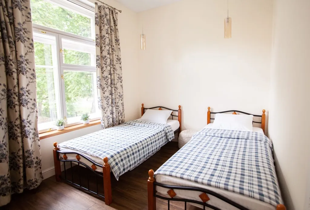 Флигель у водопада