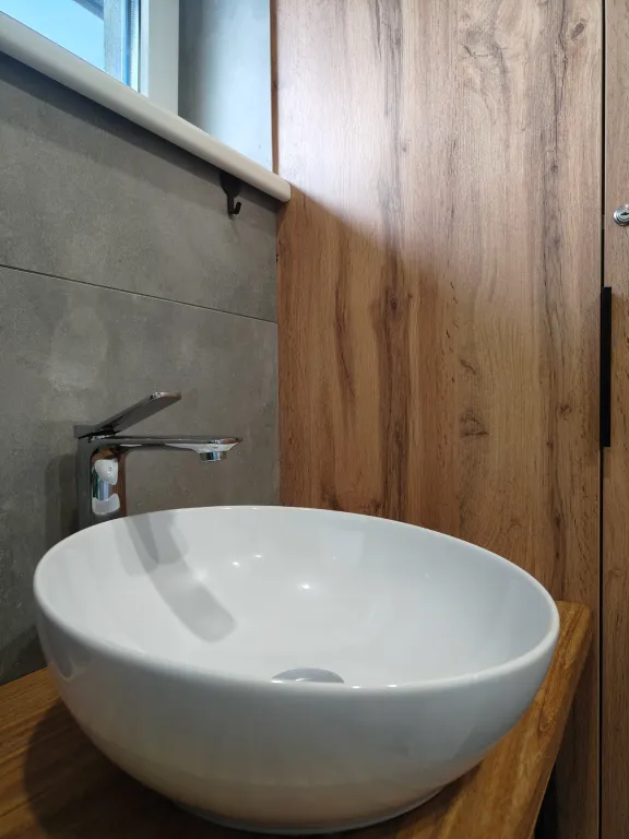 Уютный дом с баней из липы и уличным бассейном