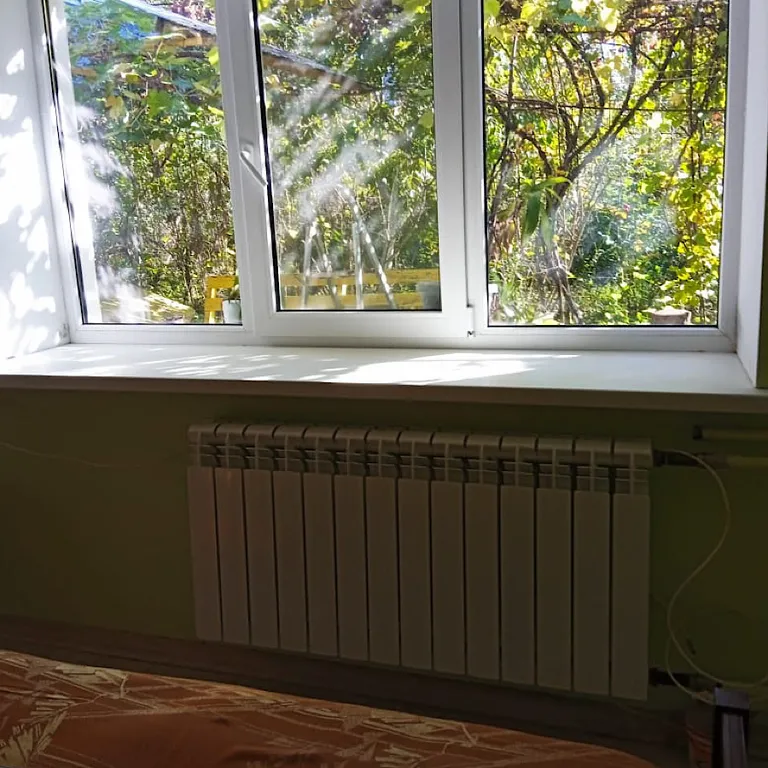 Домик с цветущим садом