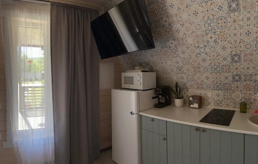 Дом А-Фрейм на берегу реки