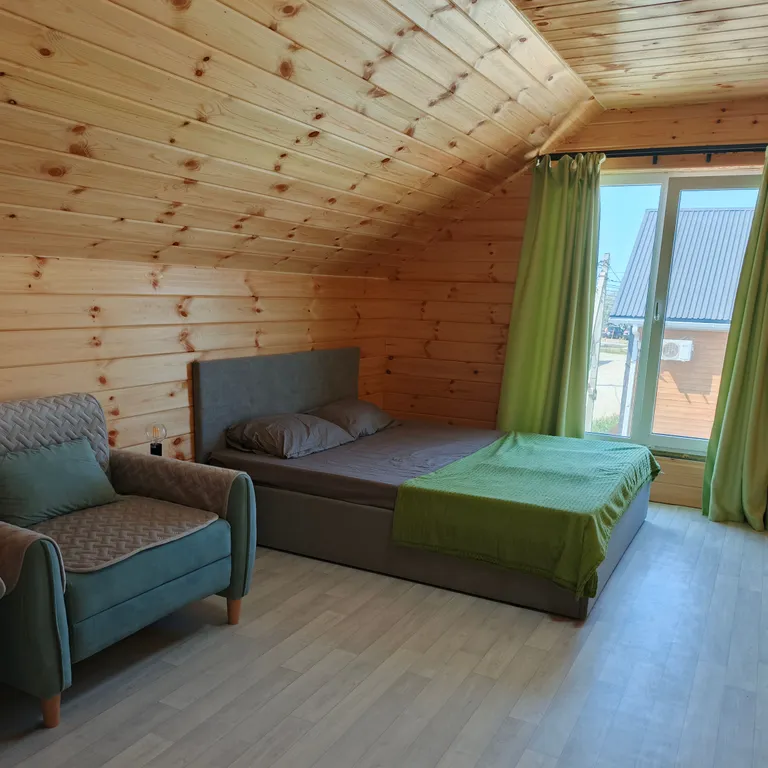 Дом с большим бассейном с видом на море