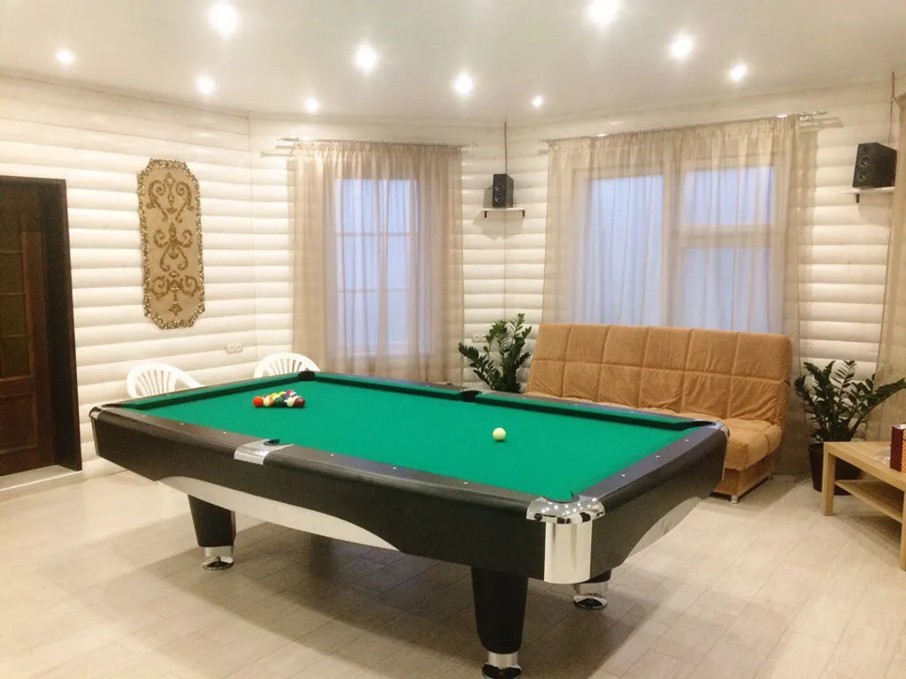 Стильный коттедж с панорамным остеклением у озера