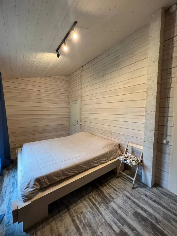 Сказочное шале в лесу